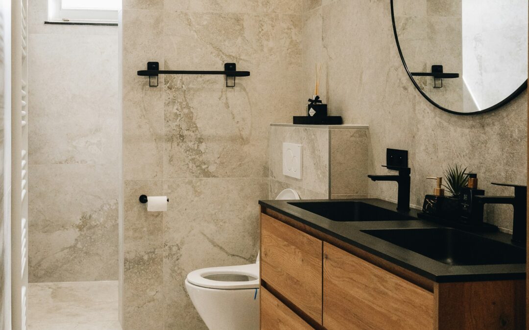 Met deze stappen ziet je badkamer er weer strak uit