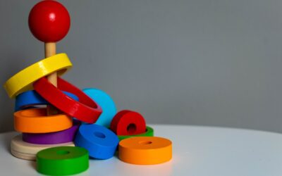 Veilig en educatief speelgoed voor 2-jarigen dat je woonkamer rustig houdt